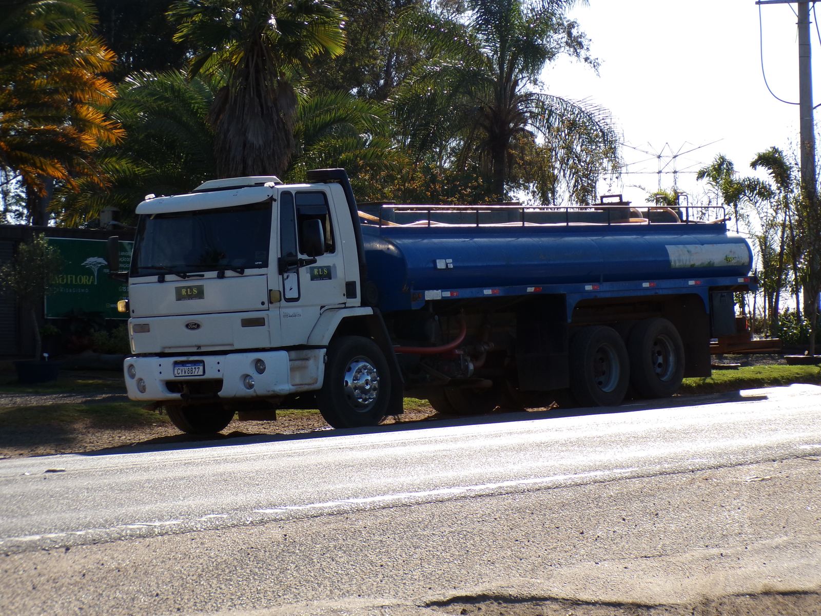 Caminhão pipa RLS